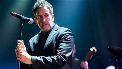 وفاة تيري هول المغني الرئيسي في فريق ذا سبيشالز البريطاني