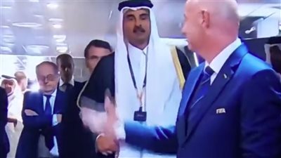 ماكرون، أمير قطر يعارض تقديمه قبله بكأس العالم، وبنزيما وإمبابي الأكثر إحراجا (فيديو)
