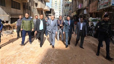 محافظ سوهاج يتفقد أعمال رصف شوارع حي شرق سوهاج (صور)