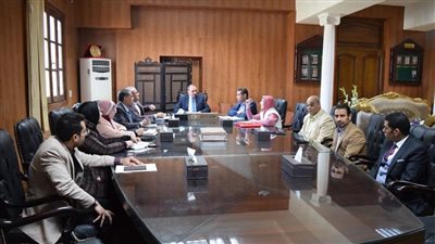 رئيس جامعة بني سويف يرأس اجتماعي الورش والخدمات الإنتاجية والوحدات