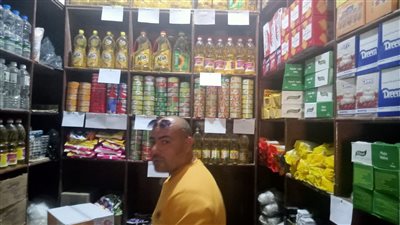 حملات مكثفة على المحال في أبومناع بقنا للتشديد على إعلان أسعار السلع (صور)