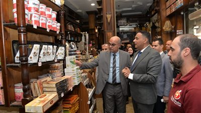 محافظ الدقهلية يتفقد المحال التجارية لضبط الأسعار (صور)