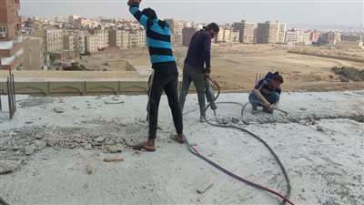 استكمال حملات إزالة بناء مخالف بالهضبة العليا بحي المقطم (صور)