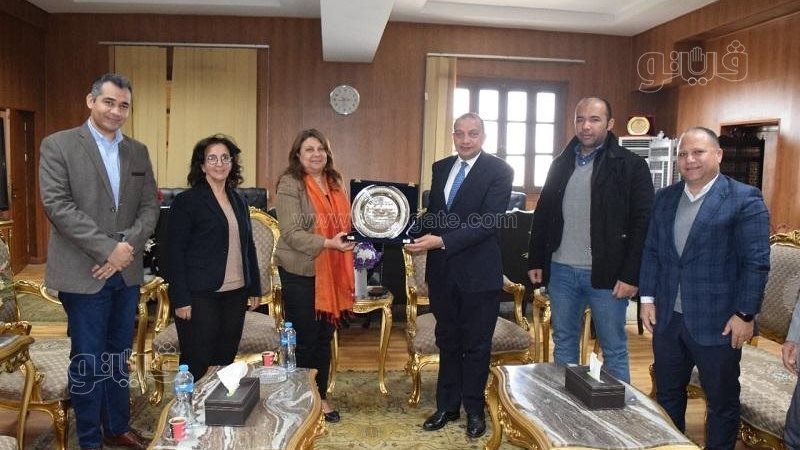 وفد من الجامعة الأمريكية