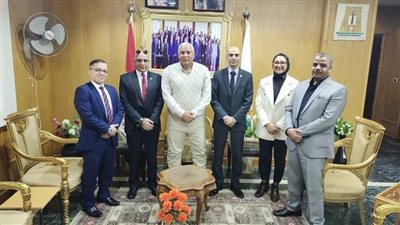 محافظ الوادي الجديد يلتقي وفد وزارة البترول