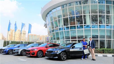 BMW، تفاصيل تسليم الدُّفعة الأولى مِن سيارات BMW 