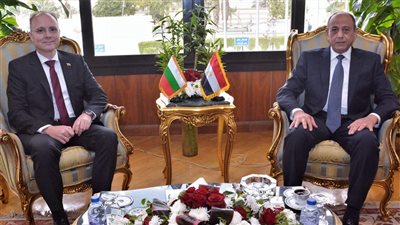 وزير الطيران يبحث مع سفير بلغاريا تعزيز التعاون فى النقل الجوي