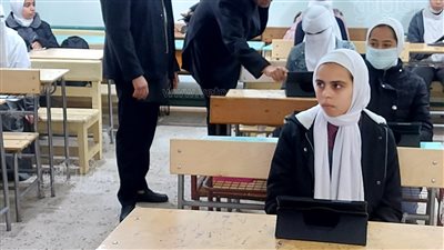 انطلاق الامتحان الإلكتروني التجريبي بـ16 مدرسة في مطروح ( صور)