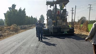 الانتهاء من رصف طريق الخريجين بطول 13 كم بمركز سمالوط بالمنيا