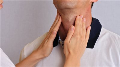 أعراض الغدة الدرقية، ما بين القصور وفرط النشاط وطرق العلاج