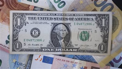 أسعار العملات العربية والأجنبية في أول يوم عمل للبنوك بعد قرار البنك المركزي برفع سعر الفائدة