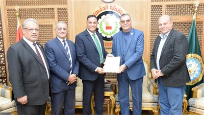 محافظ الدقهلية يكرم فريق المشروع الوطني للقراءة 