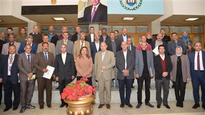 محافظ أسيوط ونائب وزير الاتصالات يبحثان خطة التطوير المؤسسي الرقمي