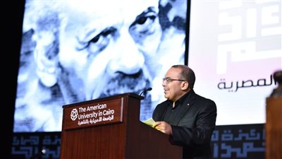 يحيى حسين عبد الهادي: أشعار أحمد فؤاد نجم عابرة للزمان والمكان (صور)