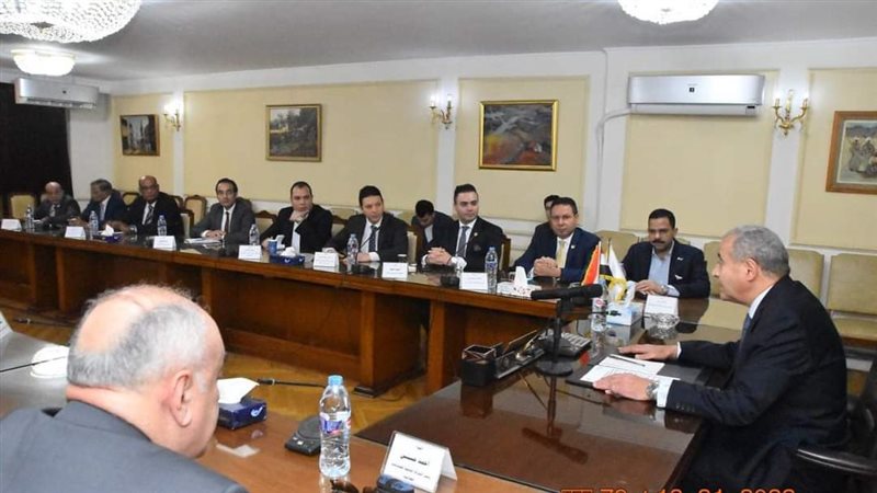 وزير التموين وقيادات
