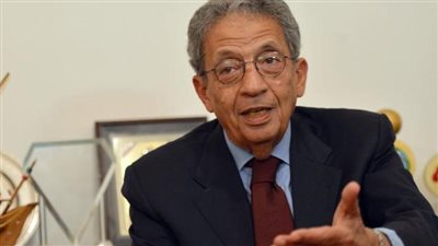 عمرو موسى للمسؤولين: أعطوا العيش لخبازه حتى نصعد مصر لكأس العالم