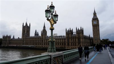 مؤشرات مديري المشتريات البريطانية تشير إلى ركود اقتصادي مع تراجع مخاطر التضخم