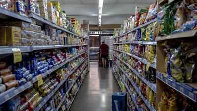 انكماش اقتصاد الأرجنتين بالتزامن مع اقتراب معدل التضخم من 100%
