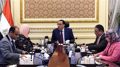رئيس الوزراء يتابع مع وزيرة التضامن جهود التوسع في برامج الحماية الاجتماعية