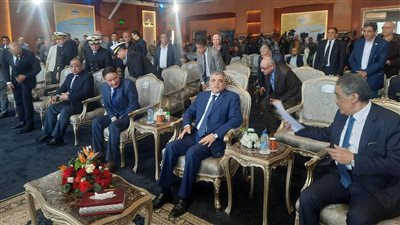 الفريق أسامة ربيع يصل مقر هيئة قناة السويس لبدء فعاليات مؤتمر الحصاد