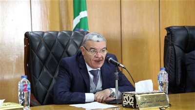 محافظ المنيا يعقد اجتماعا مع مديري الإدارات التموينية لمتابعة توافر المواد الغذائية