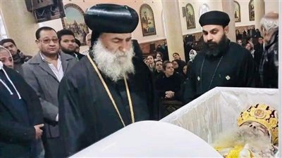 الأنبا بيمن يترأس صلاة الجنازة على روح شقيقه الشماس عادل هارون 