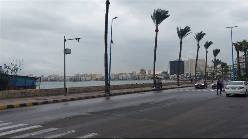 تساقط أمطار على شوارع