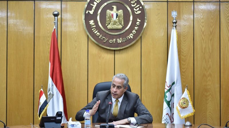 حسن شحاتة وزير القوى