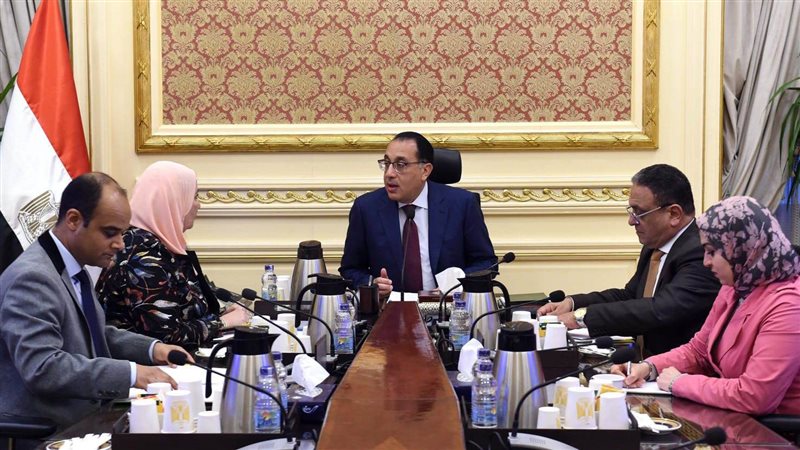 رئيس الوزراء مع وزيرة