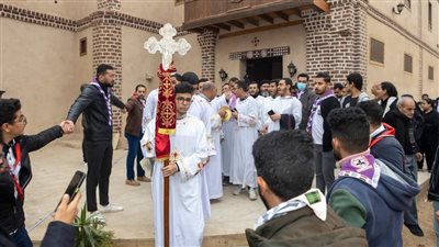 المطران بيمن والأنبا يؤانس يترأسان صلاة تجنيز أسقف مطرانية نجع حمادي