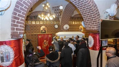 بكاء راهبات دير الأنبا بضابا حزنا علي رحيل الأنبا تكلا كيرولس (فيديو)