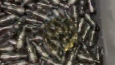 ضبط 780 سيجارة إليكترونية بحوزة راكبين بمطار القاهرة 