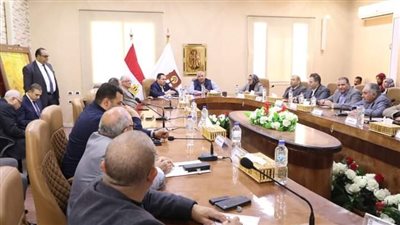 مناقشة تنمية قطاعي الزراعة والري بمحافظة الوادي الجديد (صور)