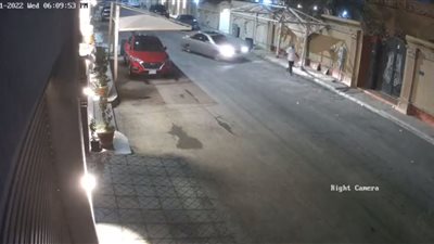 لحظة دهس شخص أثناء سيره في شوارع السعودية (فيديو)