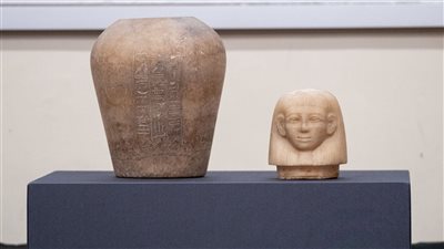 عرض قطع أثرية مصرية مهربة في إحدى مدارس بريطانيا (صور)