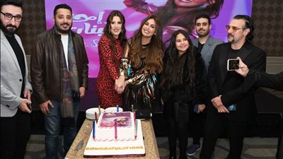 إحنا كبنات، مي سليم تحتفل بإطلاق الأغنية رفقة ابنتها وشقيقتها ميس (صور)