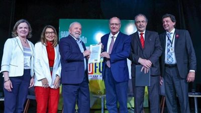 رئيس البرازيل يعين دفعة جديدة من الوزراء، ويتهم سابقه بتسليم البلد في حالة شح