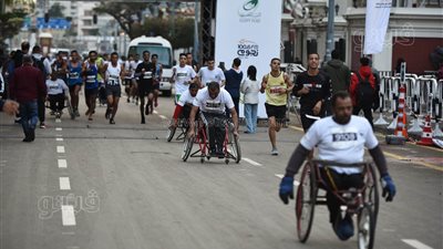 ذوو الاحتياجات الخاصة يشاركون بماراثون زايد الخيري باستاد الإسكندرية (صور)