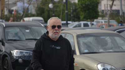 وصول جمال ومدحت العدل وأشرف زكي لـ جنازة والد جومانا مراد ( فيديو وصور )