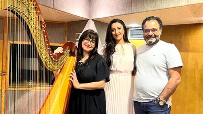 أميرة سليم تنتهي من تسجيل مروت آك مع عازفة الهارب منى واصف (صور) 