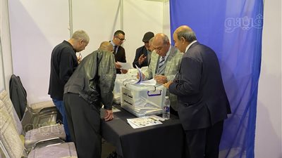 إقبال القضاة على لجان الاقتراع بعد انتهاء صلاة الجمعة ( صور)