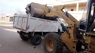 استمرار أعمال النظافة والإنارة العامة بالتل الكبير في الإسماعيلية