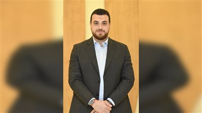 استشاري مالي: رفع أسعار الفائدة يقلل الدولرة ويضبط سوق الصرف