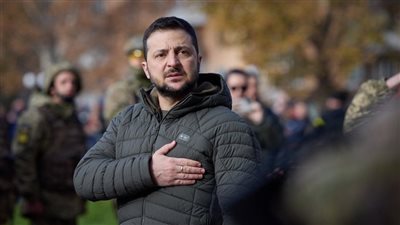 مداهمة منازل شخصيات عامة في أوكرانيا وزيلينسكي يعد بمكافحة الفساد