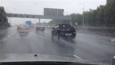 طرق القيادة الآمنة للسيارات أثناء سقوط الأمطار 