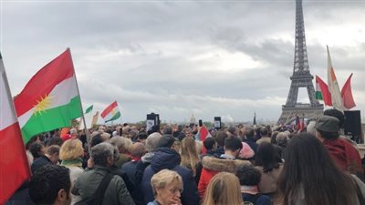 متظاهرون أكراد يضرمون النار في المنطقة العاشرة بوسط باريس (فيديو)