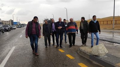 محافظ الجيزة يتابع عمليات شفط مياه الأمطار (صور)
