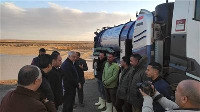 محافظ الجيزة يتفقد شفط مياه الأمطار بالواحات والدائري (صور)
