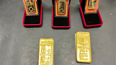 ضبط راكبة حاولت تهريب 5 سبائك ذهبية داخل حقائبها بمطار القاهرة
