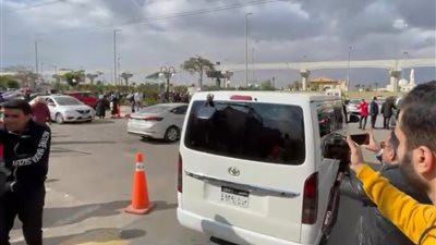 تشييع جثمان والد الفنانة جومانا مراد من مسجد الشرطة بالشيخ زايد (فيديو وصور)